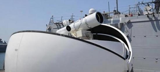 美国海军周一的时候宣布将在军舰上部署激光武器原型机，并在2014年将其送往中东。