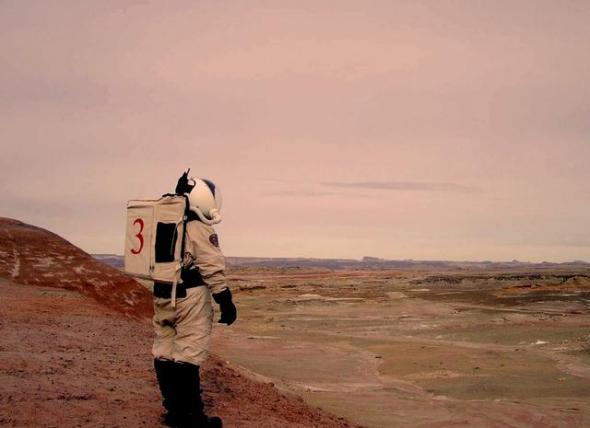 火星一号计划试图在火星表面建立定居点，但科学家认为这些冒险者无法维持2个月