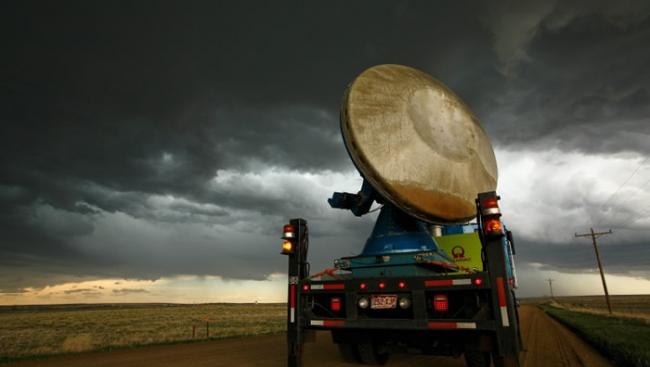 风灾区域设立雷达，收集数据。