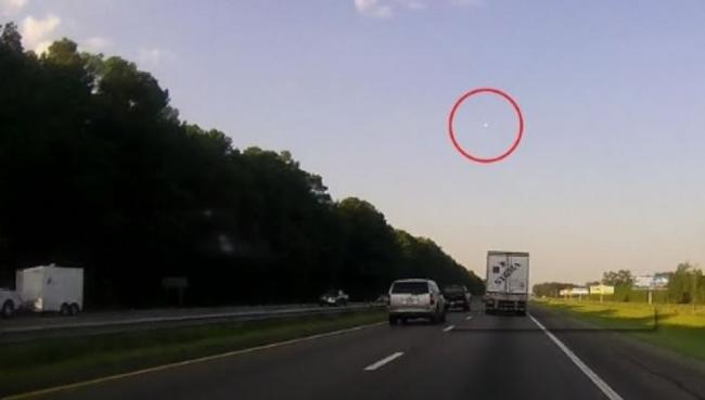 美国北卡罗莱纳州东北部上空凌晨惊现火球状物体