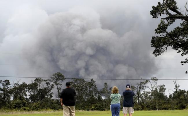 美国夏威夷大岛基拉韦厄火山17日再度喷发 火山灰冲上9100米高空