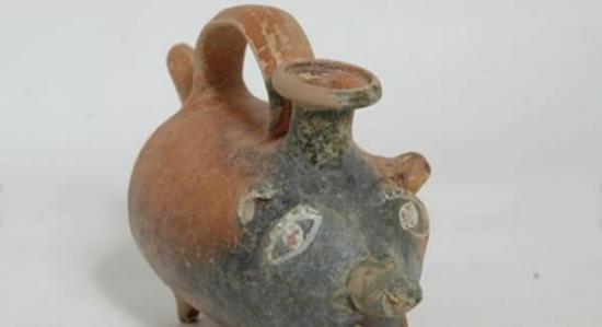 意大利一座古墓内发现2400年前小猪造型赤土陶奶瓶