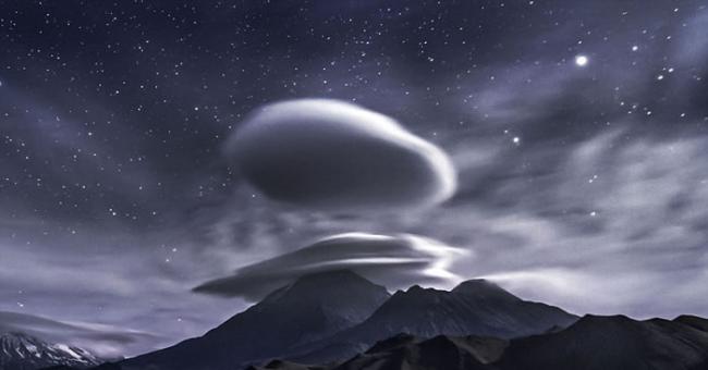 摄影师沃伊查克说，这并非是他首次在堪察加半岛火山上空发现荚状云，但却是他首次拍摄到荚状云的照片。