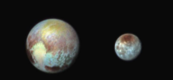 太空总署发表冥王星（左）及其卫星卡戎（右）最新照片的合成照。