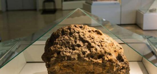 研究小组在袭击车里雅宾斯克的陨石中发现的奇特矿物