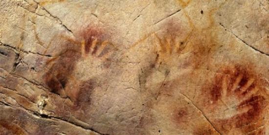 史前洞穴壁画中的女性手印