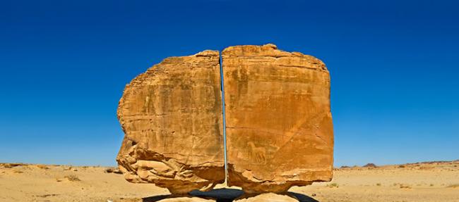 沙特阿拉伯绿洲古城Tayma沙漠巨石阿纳斯拉（Al-Naslaa）到底被谁用“激光切割”？
