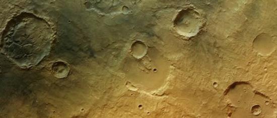 欧洲航天局的“火星快车”探测器拍摄的火星撞击坑照片