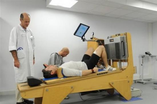 法国米底斯研究所的科学家设计了一个特殊的床，用于测试该状态下如何影响肌肉组织