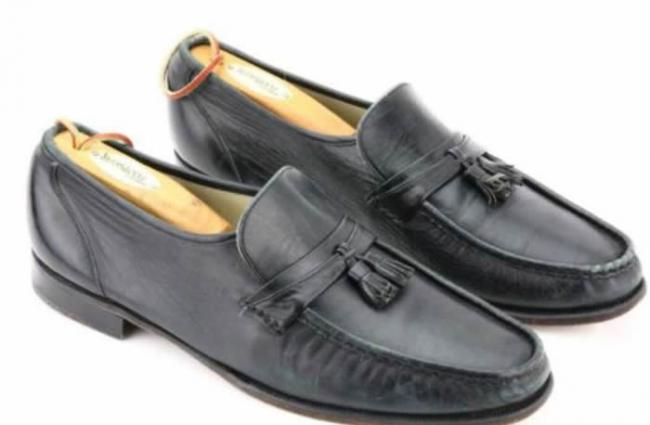 流行音乐之王迈克尔・杰克逊首次展示“太空步”时穿的皮鞋将在美国拍卖