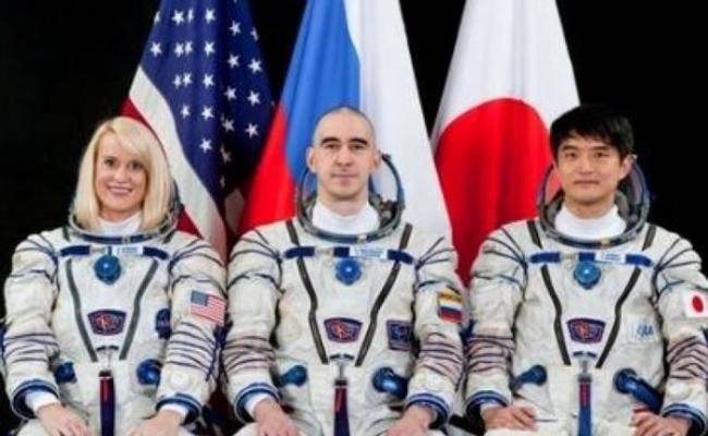 鲁宾斯（左）、埃文尼辛（中）及大西卓哉（右）将会留在太空站数月。