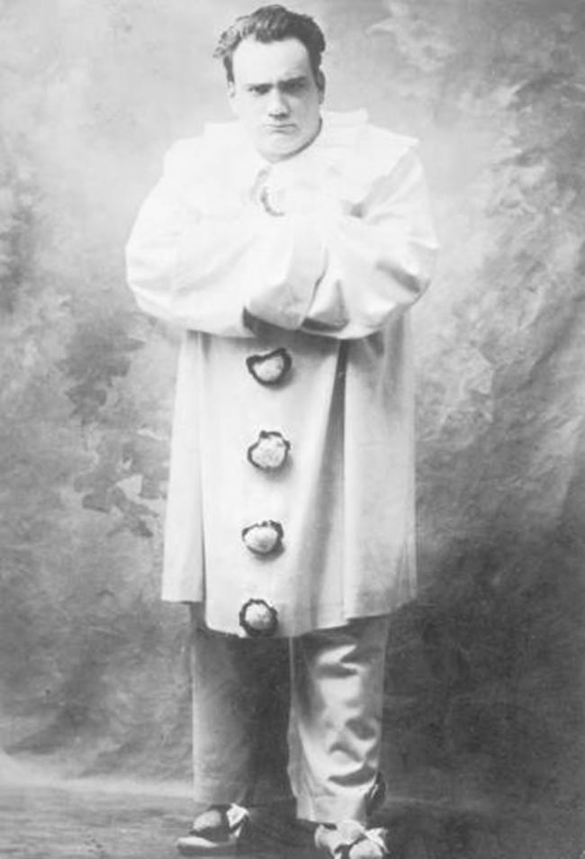 1892年问世的歌剧《丑角》（Pagliacci ）中，便首次出现了杀人小丑，而恶丑角色在1970至80年代间打入流行文化。 PHOTOGRAPH BY HUL