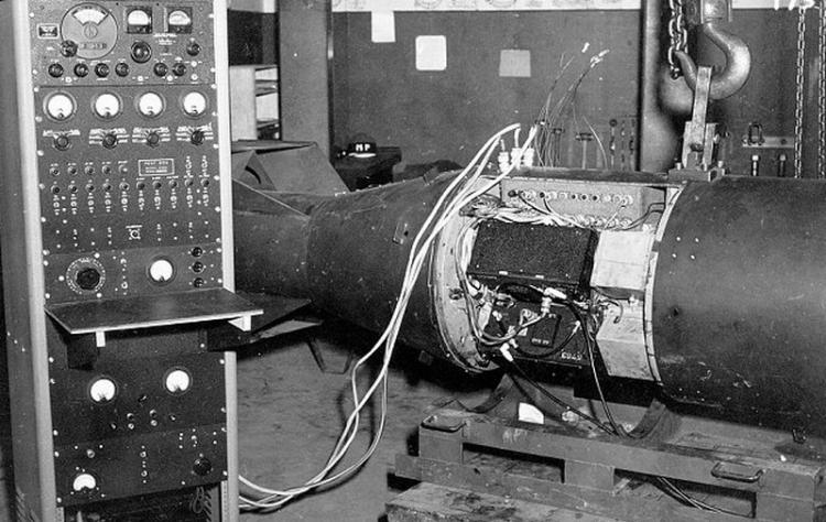 1945年8月6日被投放到广岛的原子弹“小男孩”正在做零部件测试