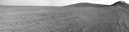 这张图像由美国宇航局机遇号火星车拍摄，时间是在登陆火星弟3749天（2014年8月10日）