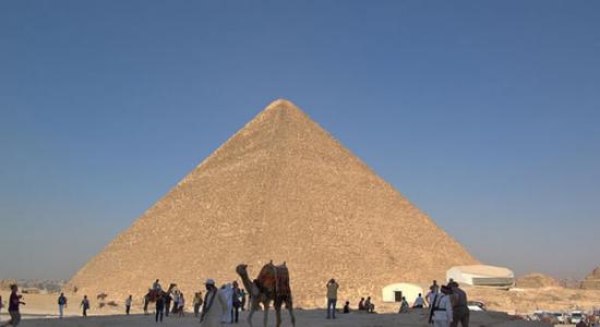 埃及金字塔的建造过程中使用了技术积累，新的方法会应用到下一座金字塔的建造中。