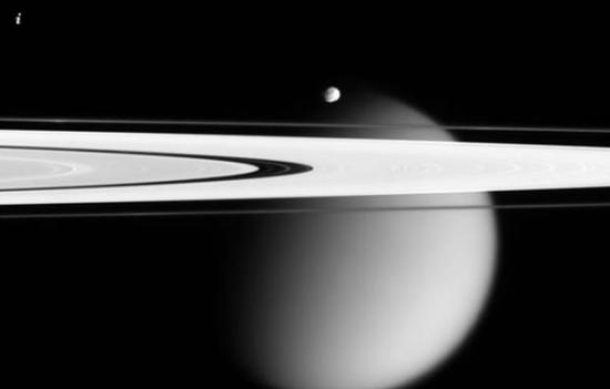 天文学家可能观测到土卫六上液体的波纹