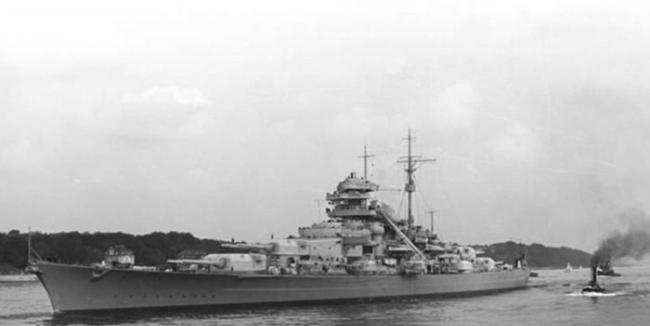 俾斯麦号不敌英国皇家海军数量占优舰只的攻击而沉没。
