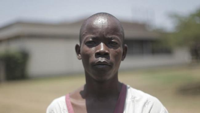 肯尼亚21岁男子Forence Owiti Opiyo缩阳成功 曾经91公分阴茎5公斤睾丸