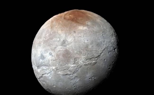 冥王星的最大卫星“卡戎”的最佳彩色照片