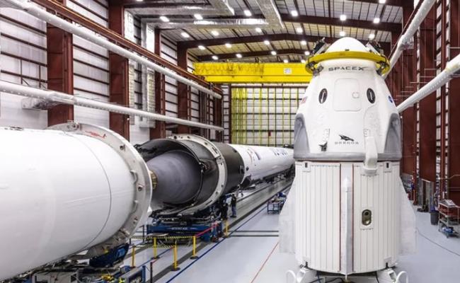 SpaceX正研发Crew Dragon载人太空船。