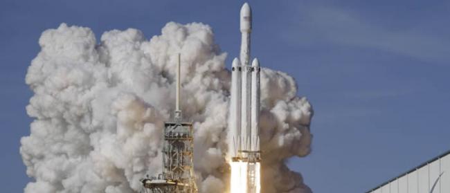 “猎鹰9”号运载火箭携带“龙”飞船发射升空把物资运抵国际空间站