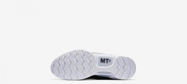 鞋底的MT2处，鞋里有一个内置的电池，可以透过USB介面工具进行磁吸式充电。