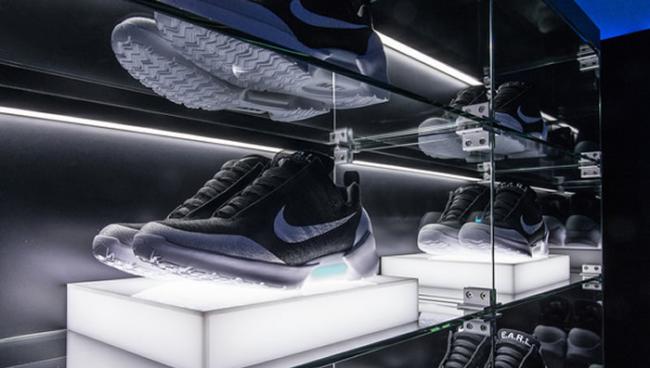 能“自动系鞋带”的Nike HyperAdapt 1.0登场