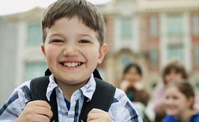 研究指，小孩延迟至7岁才读幼儿园，会减少过度活跃症的出现机会。