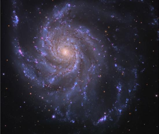 可见光下，M101星系的照片