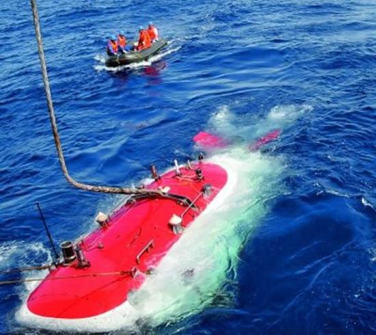 作业型深海载人潜水器“蛟龙”号开始进行首次试验性应用航次首潜