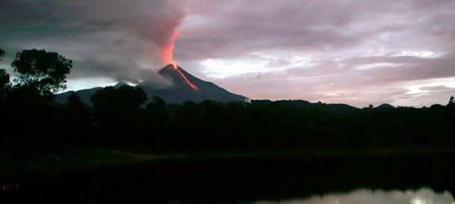 墨西哥西部“烈焰火山”――科利马火山大规模爆发
