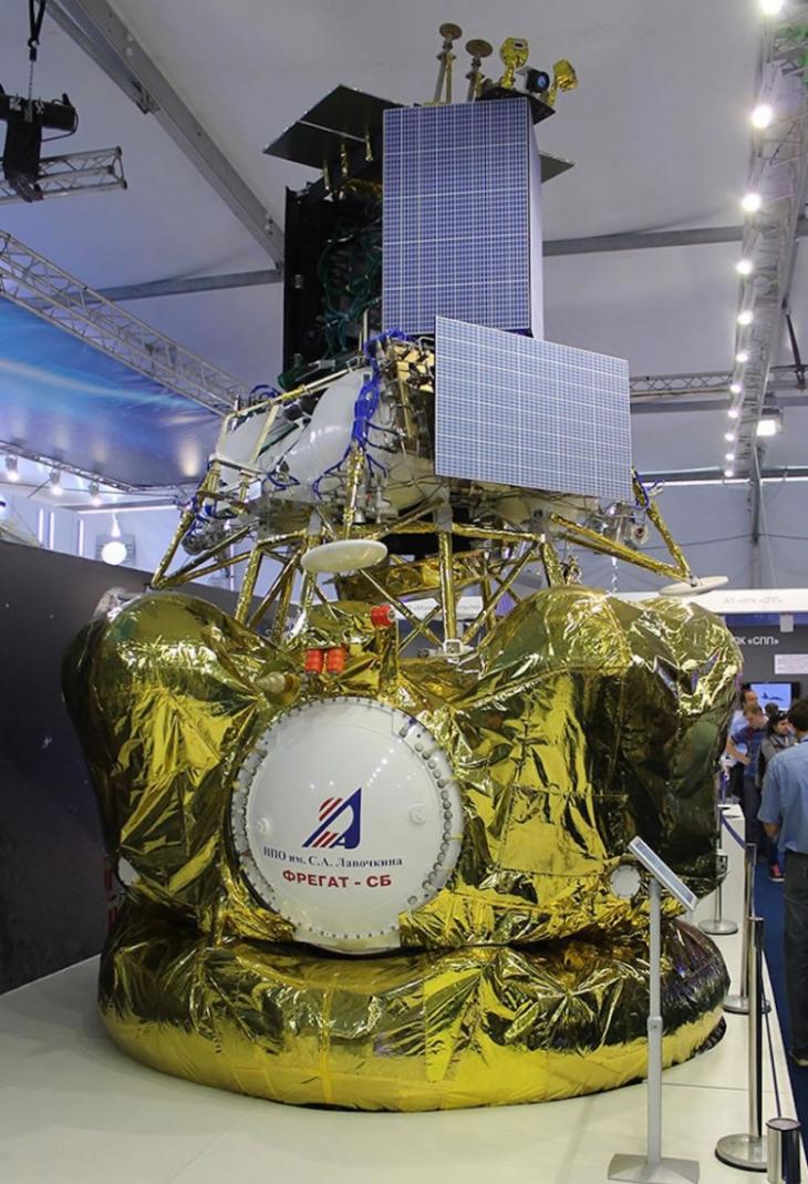 莫斯科国际航空展展出月球25号模型