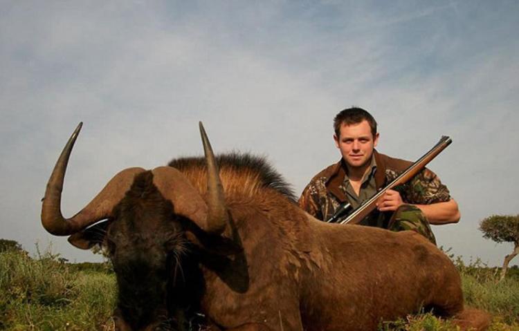 英国绿党前议员本・怀特曼公开在网上展示他在南非打猎的“战利品”