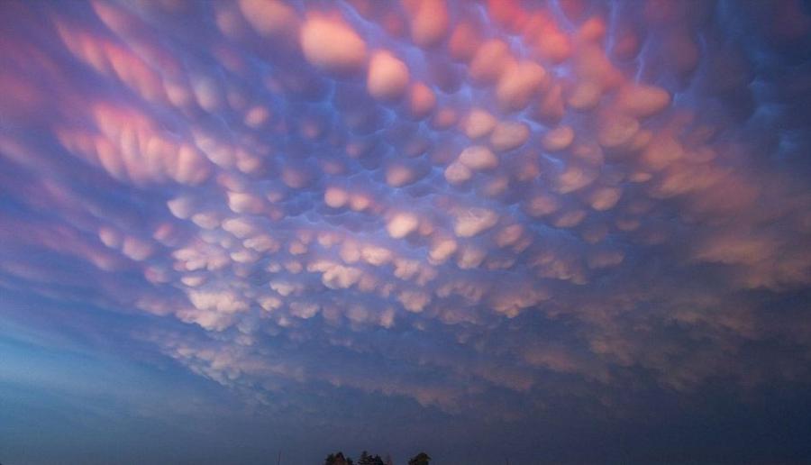 美国内布拉斯加州的风暴追逐者拍摄的“乳房云”