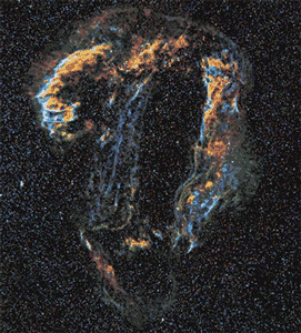 超新星遗迹面纱星云，相距光1470年。