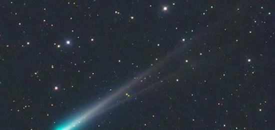 11月10日，由奥地利天文爱好者Michael Jäger拍摄的ISON彗星