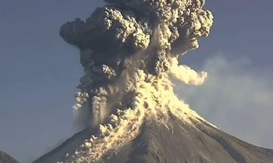 火山灰在数秒间就上升至5000米高空