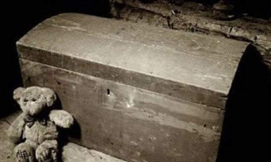 19世纪奴隶主古利的木箱，被指遭奴隶下了诅咒。