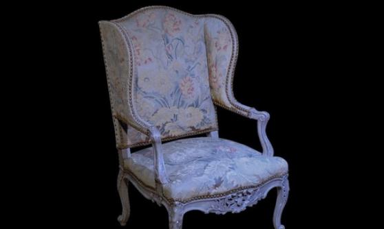 据传是拿破仑遗物的“死亡椅”，有4人坐过后短时间死去。