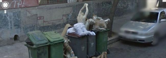 几个木乃伊装饰品被弃于智利的垃圾箱，几可乱真。