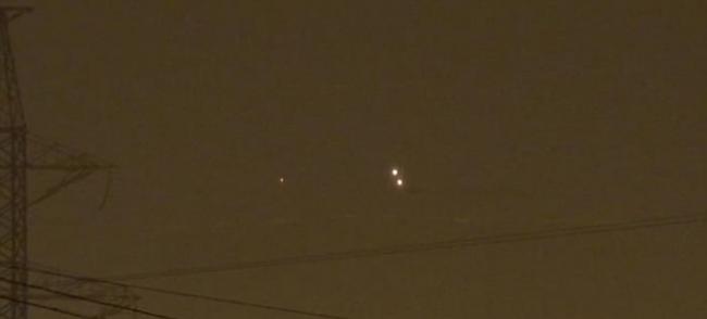 俄罗斯首都莫斯科上空四个发光球体在空中盘旋 专家称是真的UFO