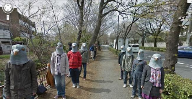 有人在日本街头扮白鸽。