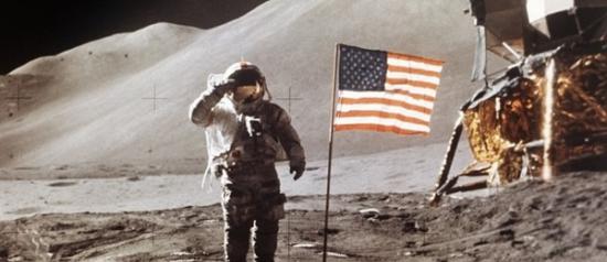 NASA：阿波罗11号在月球上插的美国国旗仍在飘扬