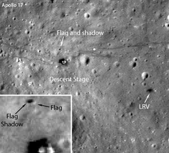 NASA：阿波罗11号在月球上插的美国国旗仍在飘扬，就是那个小小的黑点