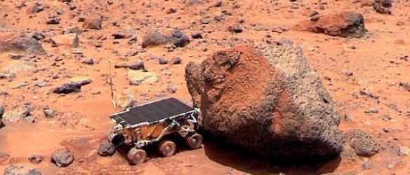 索杰纳号火星车1997年7月4日登陆火星，成为在这个红色星球表面执行任务的第一个移动探测器。根据最初设计，它只在火星上停留7天，最后却停留83天，直到1997年