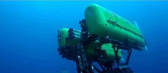 世界最强潜艇“涅柔斯”因无法承受克玛德克海沟9900米深巨大压力爆炸解体