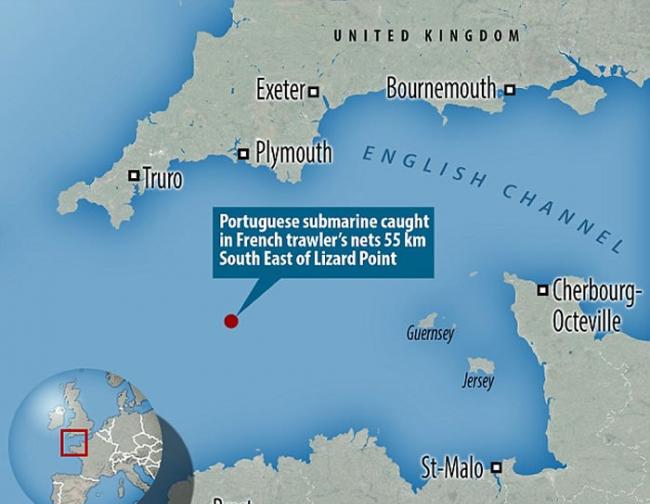 法国拖网渔船在英国外海捕鱼时意外“捕到”葡萄牙海军潜艇