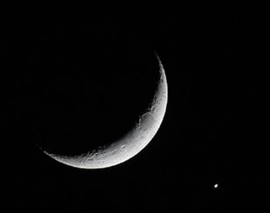 2007年6月18日晚在约旦首都安曼拍摄的“金星合月”奇观