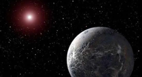 这颗红矮星的温度较低，因此其可居住带距离恒星非常近
