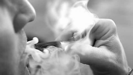 最新的研究结果显示，电子香烟的致癌物质含量比普通香烟高10倍